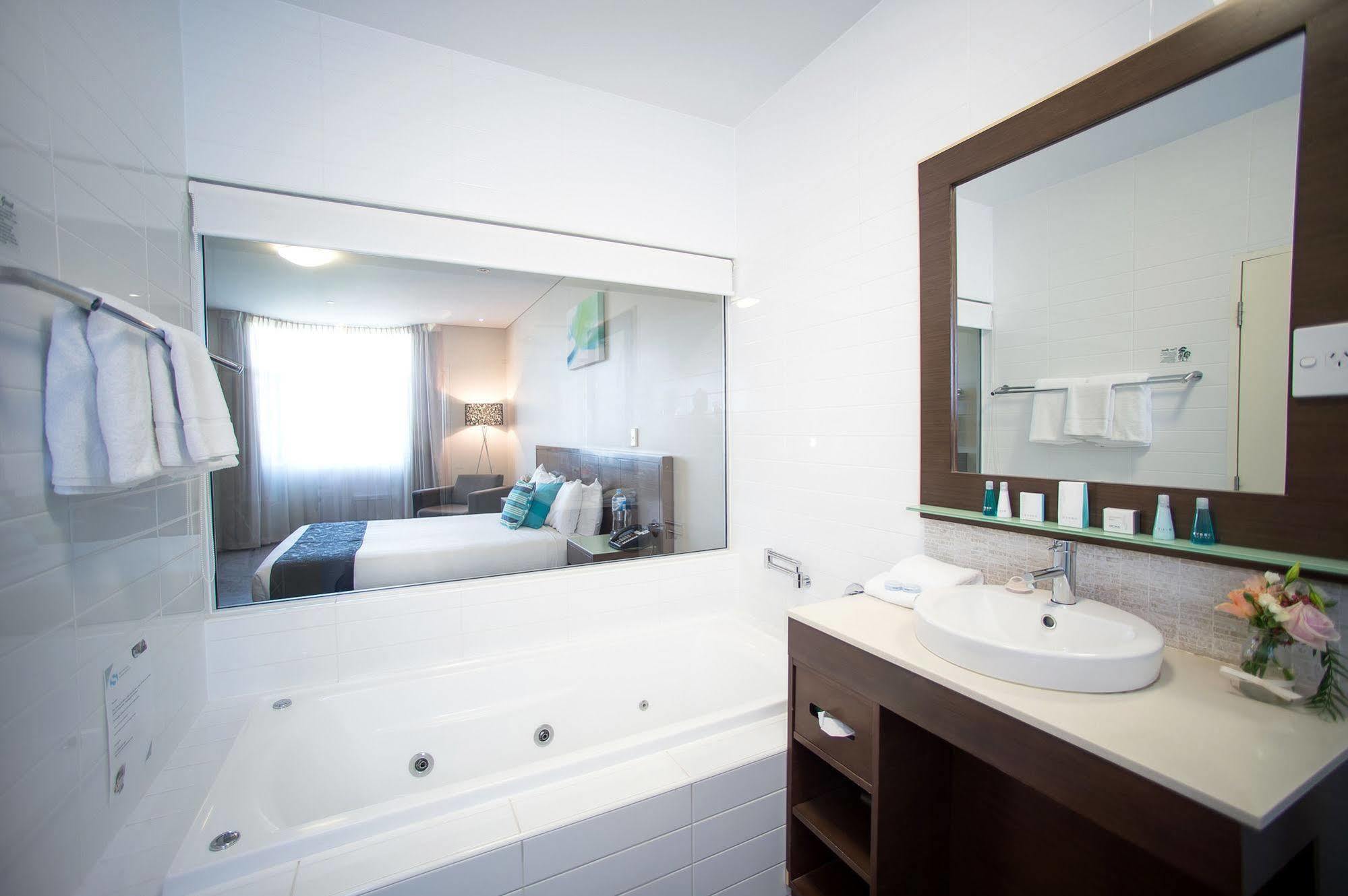 Sfera'S Park Suites & Convention Centre Аделаида Экстерьер фото